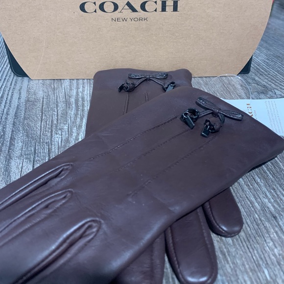 COACH Women’s Oxblood Leather Gloves - Picture 1 of 4